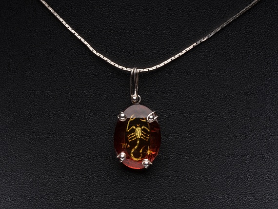 Знак зодиака из янтаре в серебре "Скорпион"